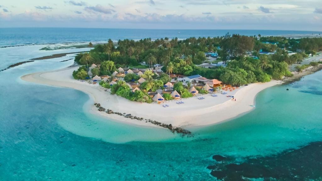 Maverick Surf and Dive Boutique Hotel, Free Speedboat Service KDO, Stay 10 Nights Enjoy 1 Night Free, Kids Stay Free — 1