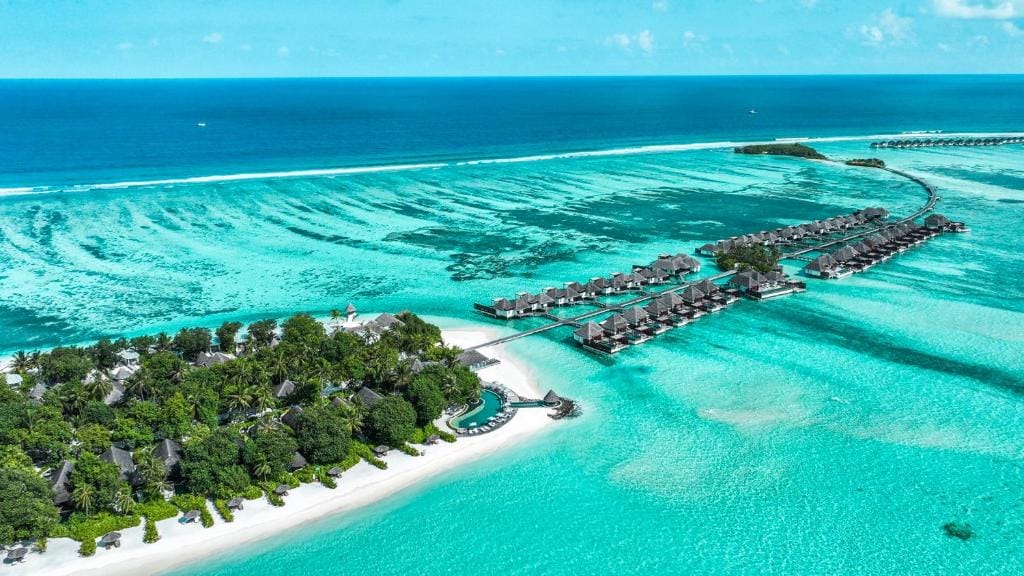 Four Seasons Resort Maldives at Kuda Huraa — 1